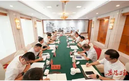 谢卫江与省国资委主任肖文伟一行座谈